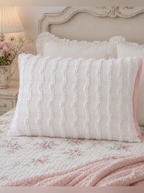 NWOT Textured Printed Pillow Cover
